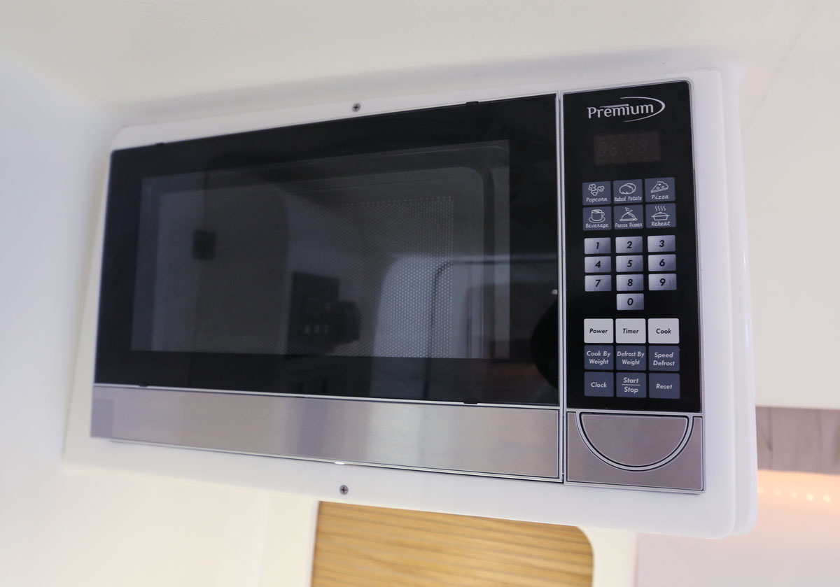 340cuddymicrowaveJ73A0005 SeaVee Boats