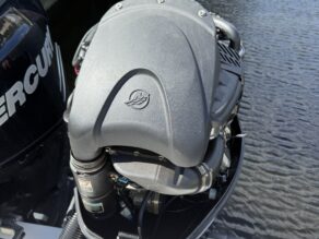 View full size image of 2006 SeaVee 260B