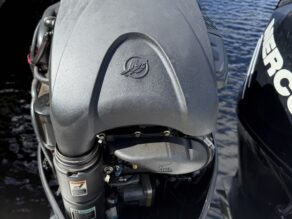 View full size image of 2006 SeaVee 260B